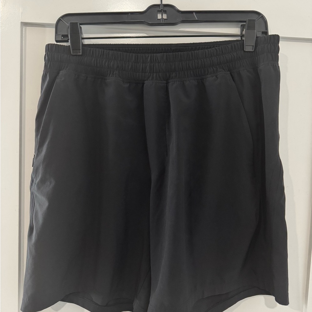 Lululemon Pace breaker Shorts Men’s 7inch size L